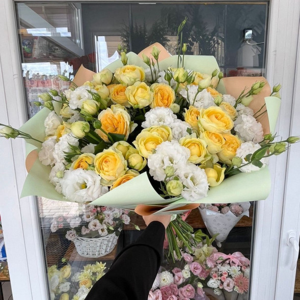 Букет из кустовых роз и эустом «Солнечное утро»  в Партените