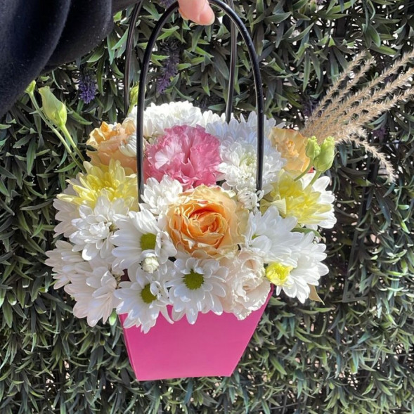 Композиция в коробке «Весеннее пробуждение»  в Партените