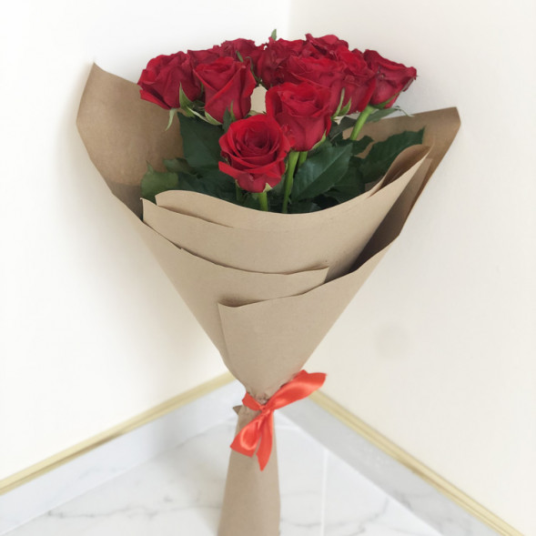 Букет 11 красных роз в Партените