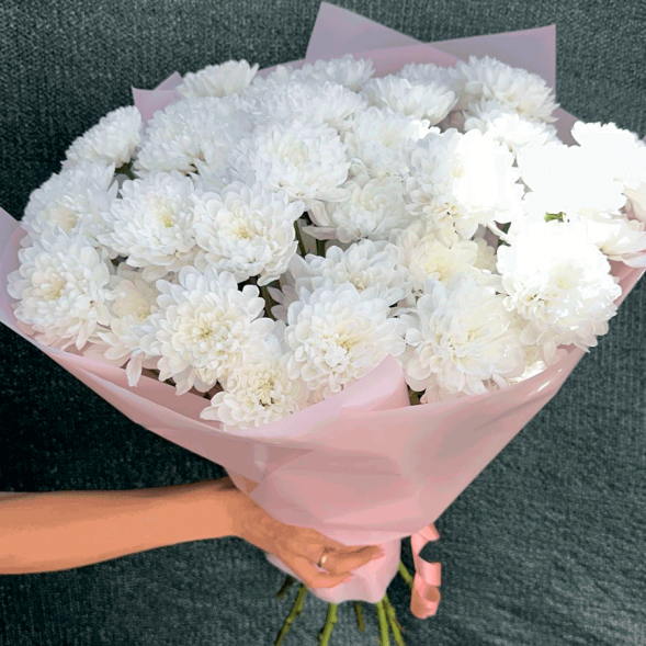 Букет 11 белых кустовых хризантем в Партените