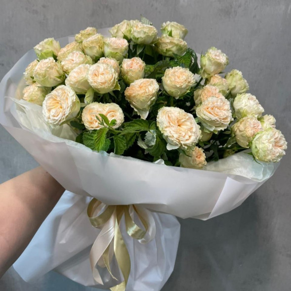 9 кустовых роз в упаковке в Партените