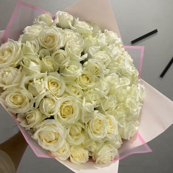 75 белых роз  в Партените