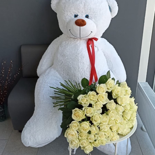101 белая роза с плюшевым мишкой  в Партените