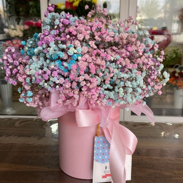 Гипсофила в розовой коробке  в Партените