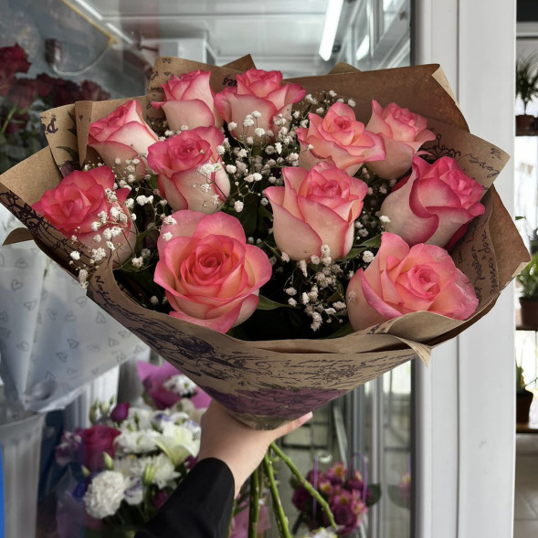 Букет 11 роз с гипсофилой «Романтический вкус» в Партените