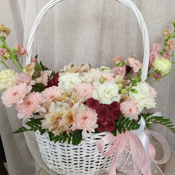 Композиция в корзине «Симпатичная лодочка» в Партените