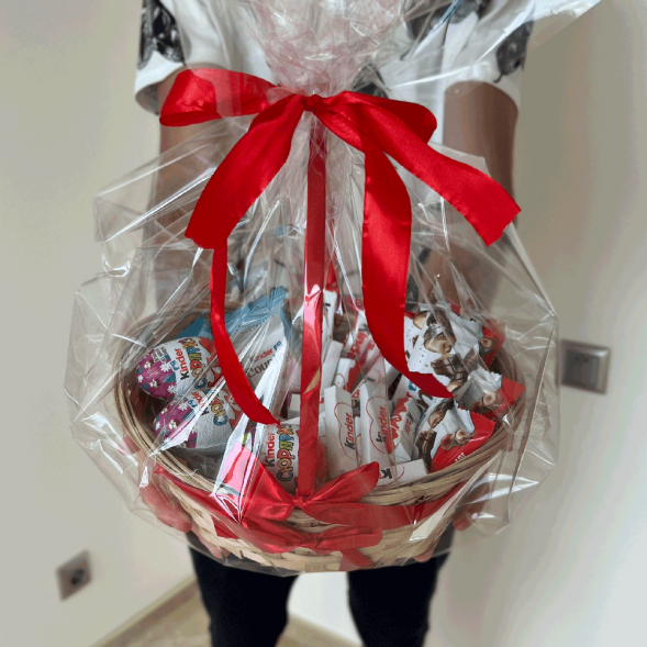 Корзина с киндерами в Партените