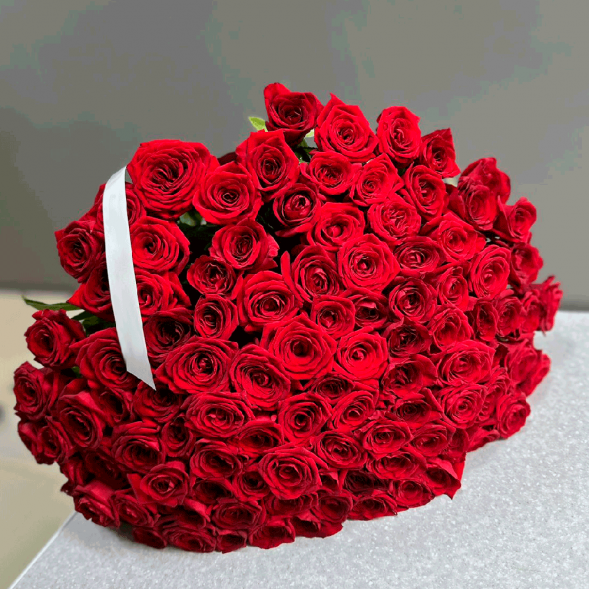 101 красная роза в Партените