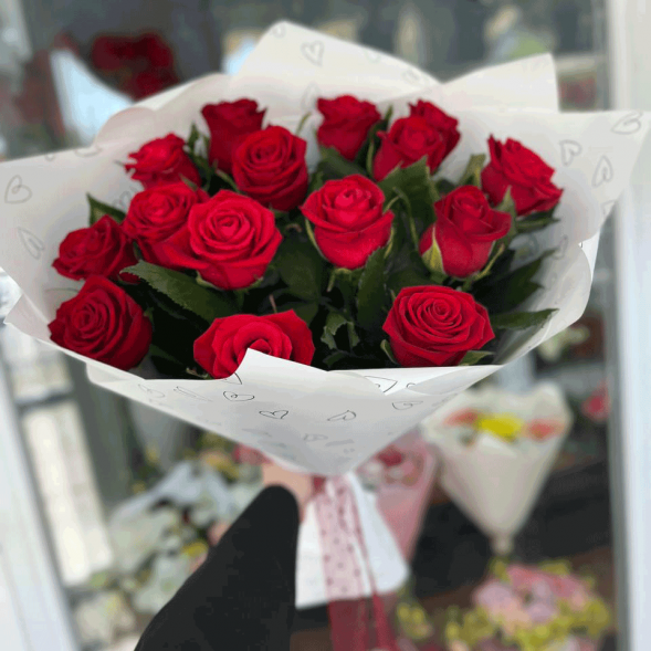 Букет 15 красных роз в Партените
