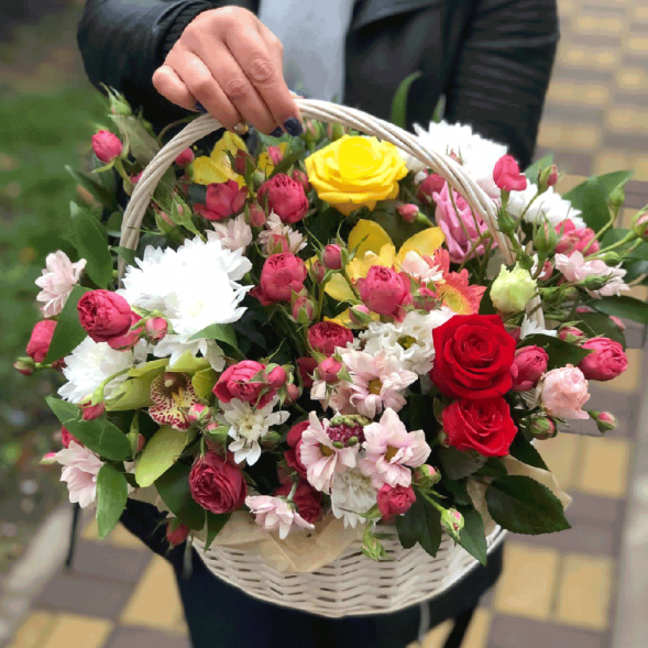 Композиция в корзине &quot;Искра счастья&quot; в Партените