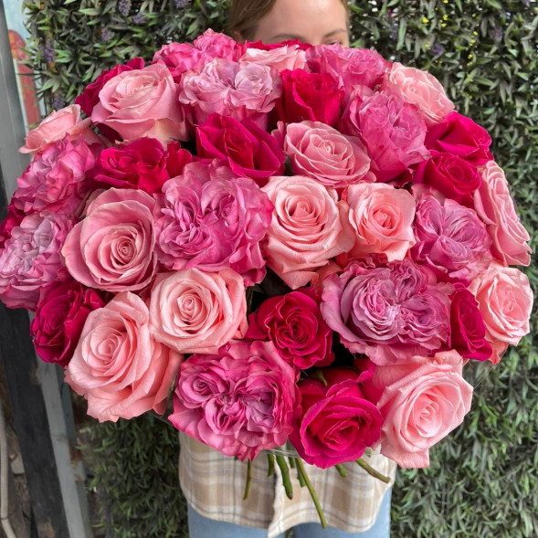 Букет 35 розовых роз в Партените