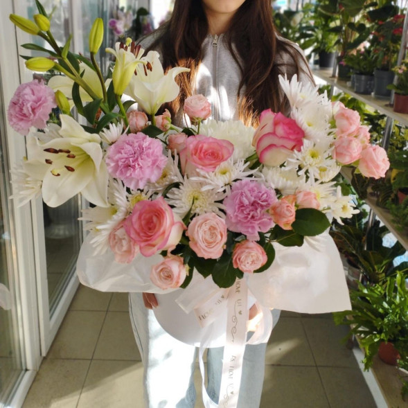 Композиция в коробке «Белый вальс»  в Партените