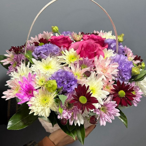 Композиция в корзине «Палитра нежности» в Партените